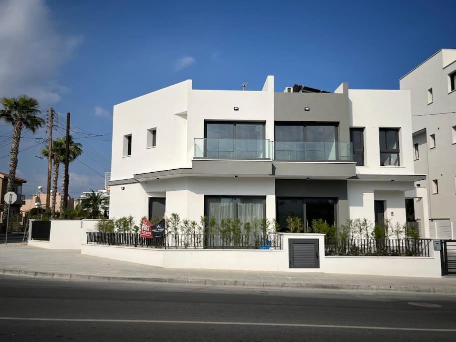 Maroulla'S Urban Beach Living Villa Limassol Exterior photo